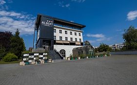 Albert Hotel